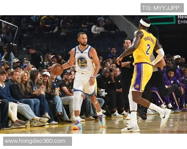 霍福德勇士生涯首分精彩呈现左侧45度冷静三分完美命中